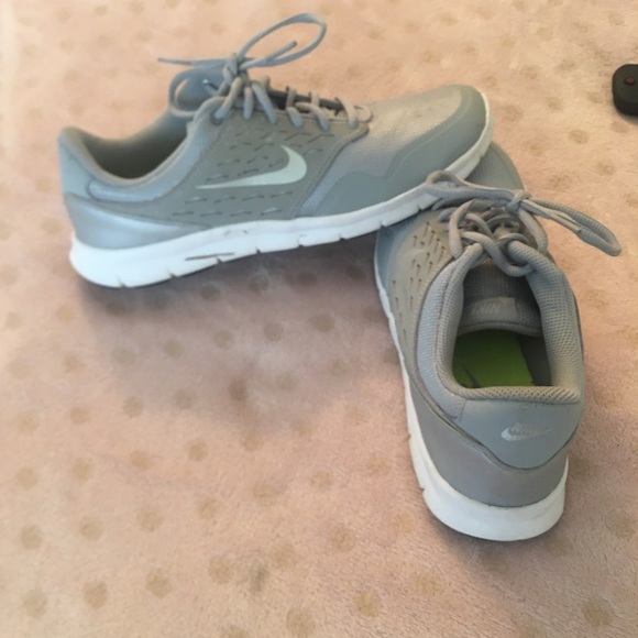 Shoes - Picture 4 of 5